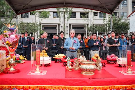 公司開張拜神|公司拜拜祝福指南：開工團拜儀式流程與祝禱文，焚香燒金、敬酒。